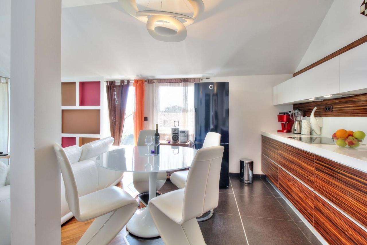 Apartments Suzy Umag Exterior foto